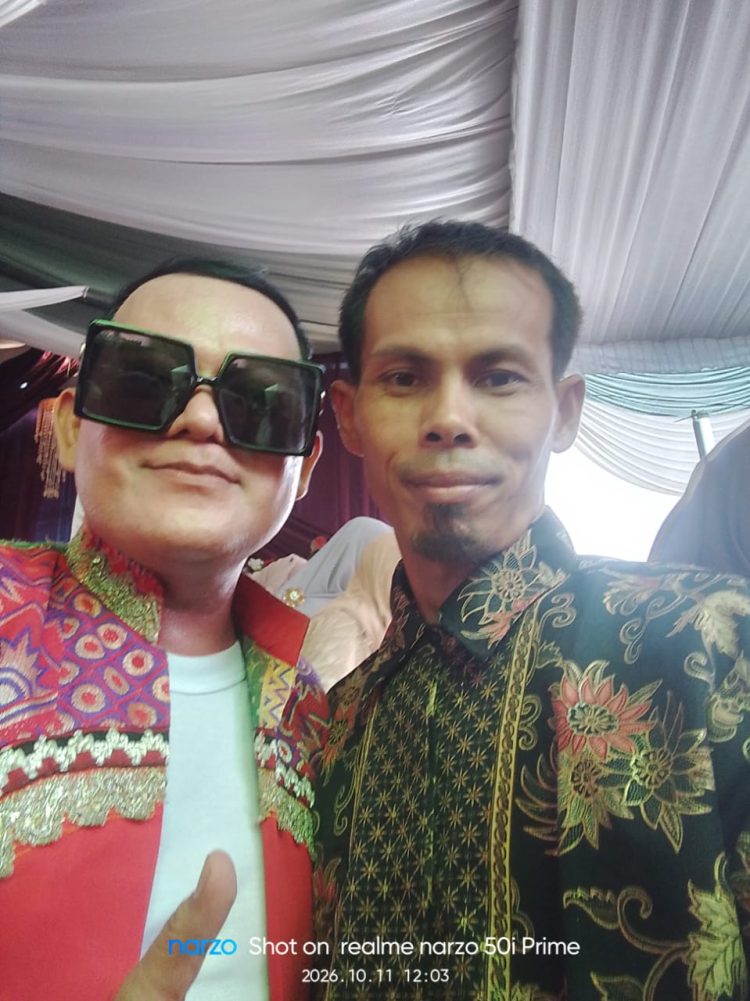 Panggung Dangdut Meriah, Momen Foto Bareng Tatang D’Koplo Jadi Kenangan Istimewa