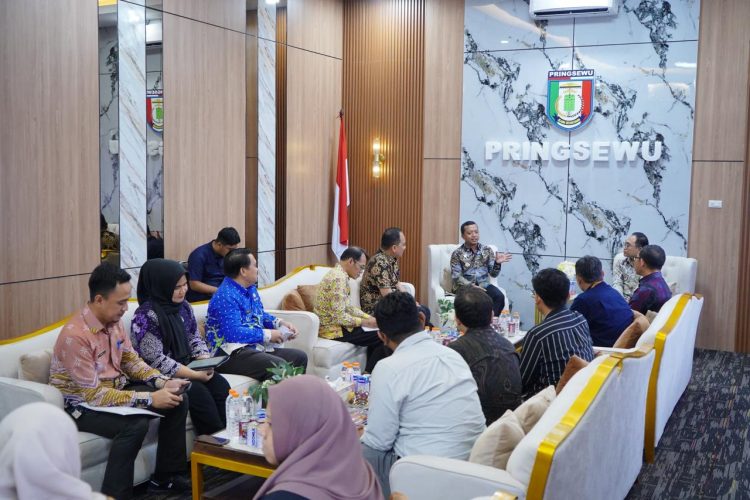 Konsisten Kelola Data Keuangan, BPKAD Pringsewu Raih Penghargaan Mitra Kerja Terbaik