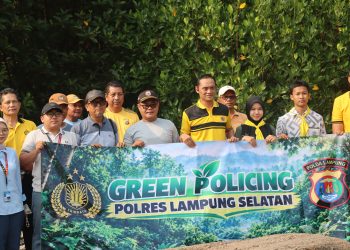 Green Policing Polres Lampung Selatan di Batu Perahu Krakatoa, Tanam Pohon demi Jaga Kelestarian Alam