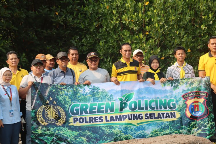 Green Policing Polres Lampung Selatan di Batu Perahu Krakatoa, Tanam Pohon demi Jaga Kelestarian Alam