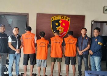Kepergok Angkut Ban ke Pikap, Dua Pria Dikejar Polisi hingga Beranti Raya