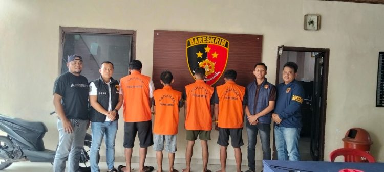 Kepergok Angkut Ban ke Pikap, Dua Pria Dikejar Polisi hingga Beranti Raya