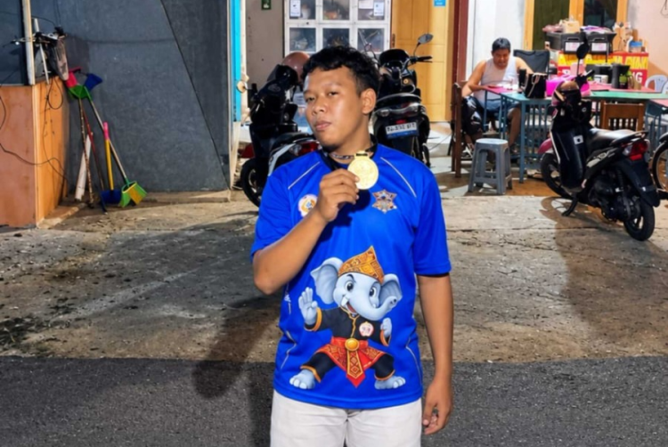 Pendidikan Gratis Tak Halangi Prestasi, Sultoni Murid SMK Samudera Raih Emas