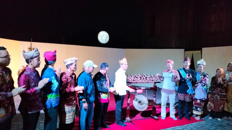 Kepala Balai Pelestarian Kebudayaan Ikut Ngibing, Bulan Bagha Sekubal Unila Berlangsung Meriah